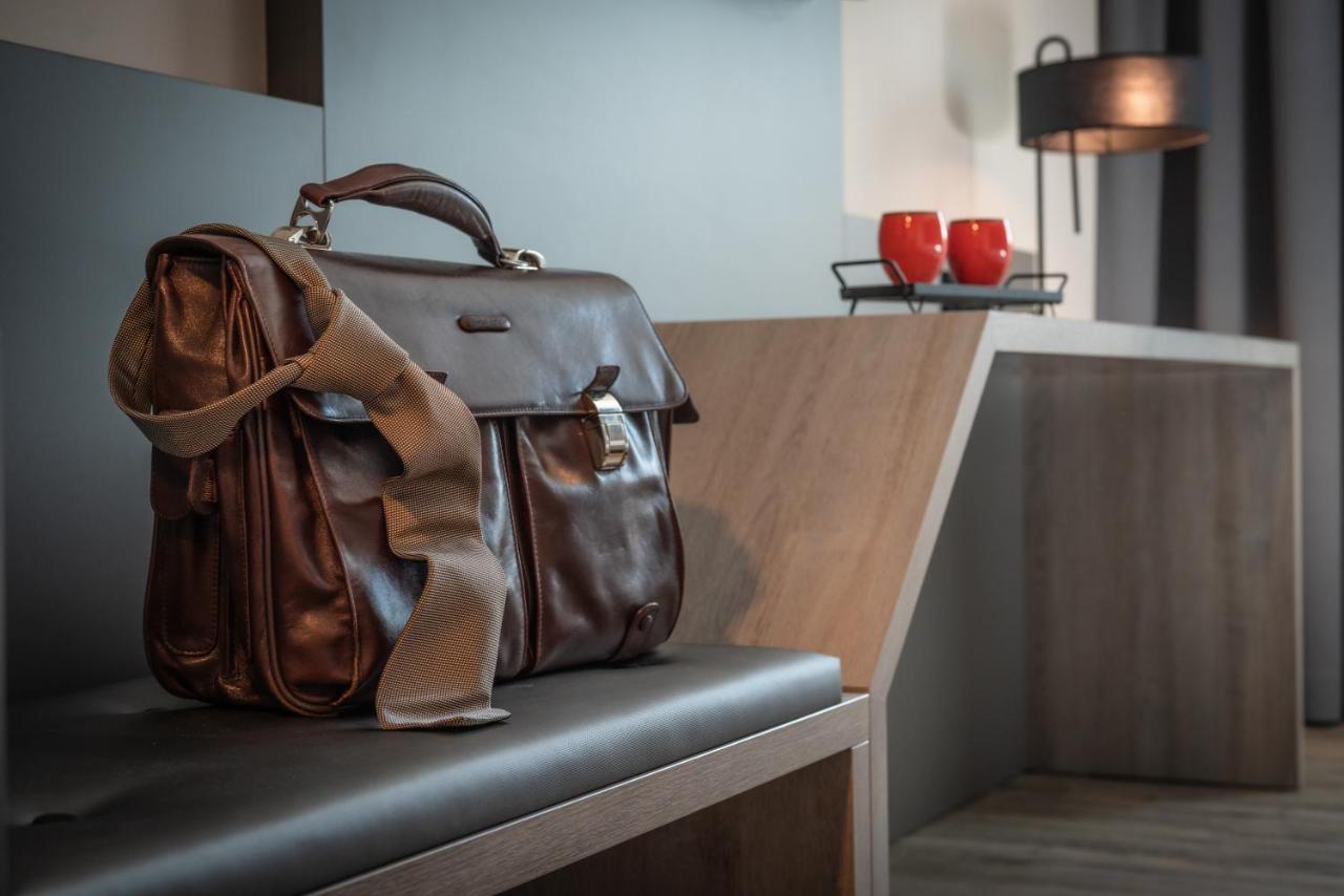 Loginn Hotel Berlin Airport Bagian luar foto