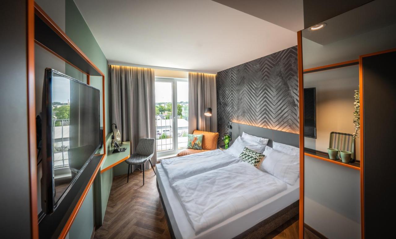 Loginn Hotel Berlin Airport Bagian luar foto