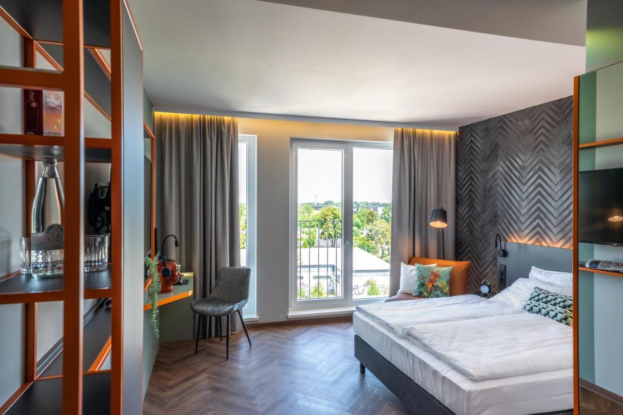 Loginn Hotel Berlin Airport Bagian luar foto