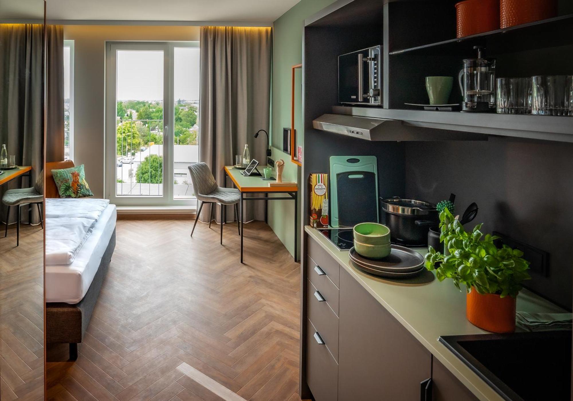 Loginn Hotel Berlin Airport Bagian luar foto