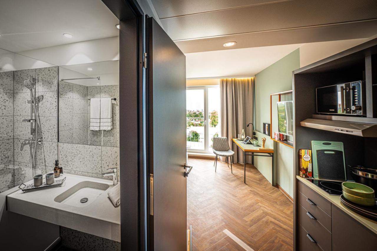 Loginn Hotel Berlin Airport Bagian luar foto