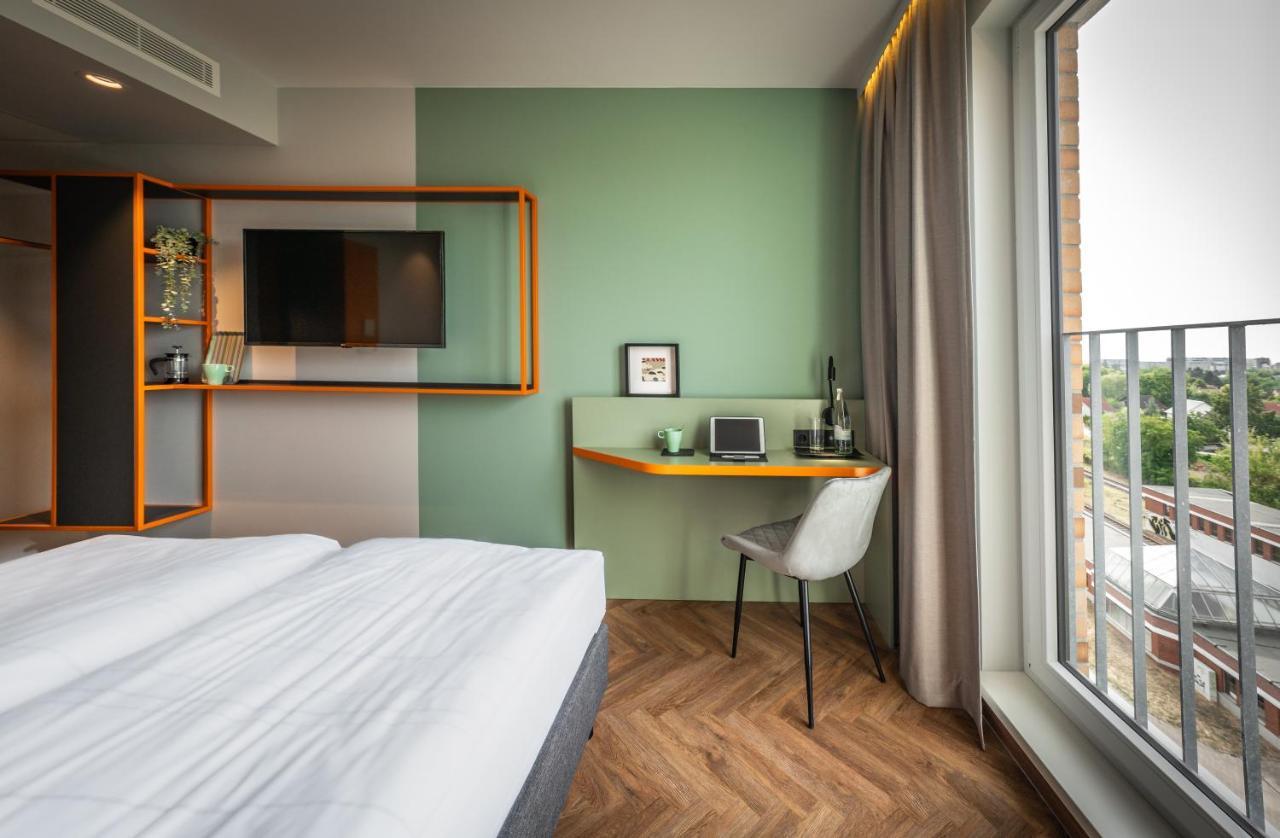 Loginn Hotel Berlin Airport Bagian luar foto