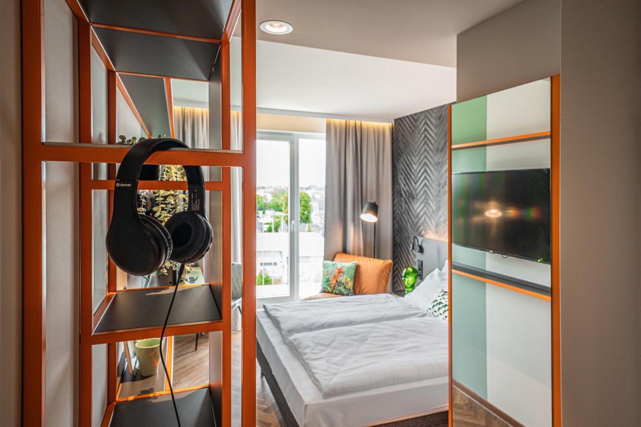 Loginn Hotel Berlin Airport Bagian luar foto