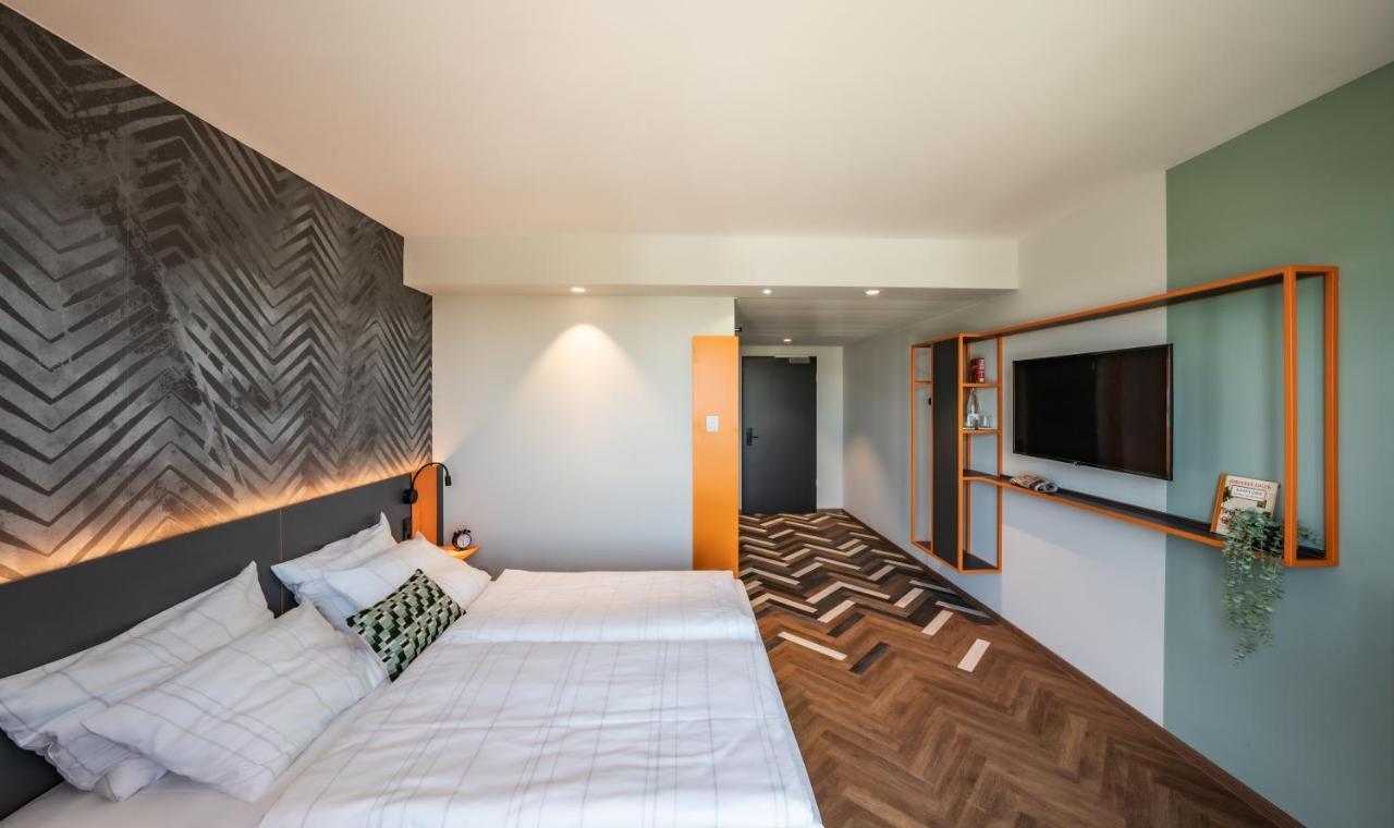 Loginn Hotel Berlin Airport Bagian luar foto