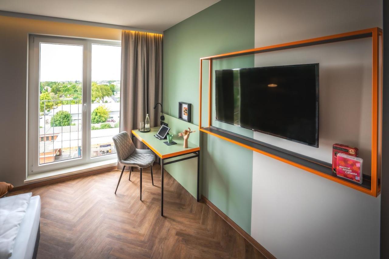 Loginn Hotel Berlin Airport Bagian luar foto