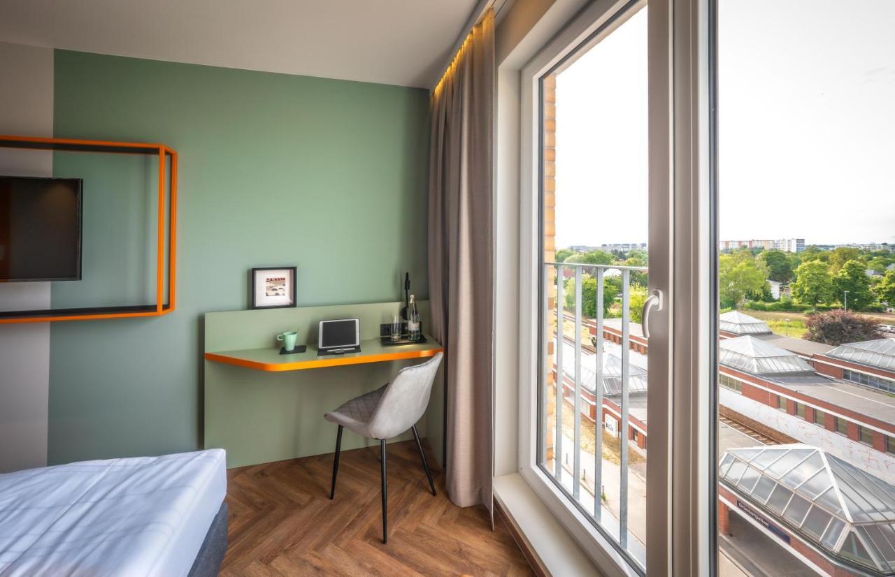 Loginn Hotel Berlin Airport Bagian luar foto